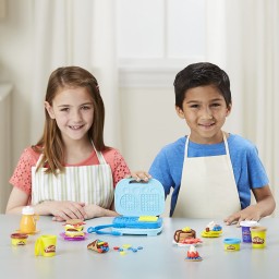 Hasbro Play-Doh Kitchen Creations Breakfast Bakery