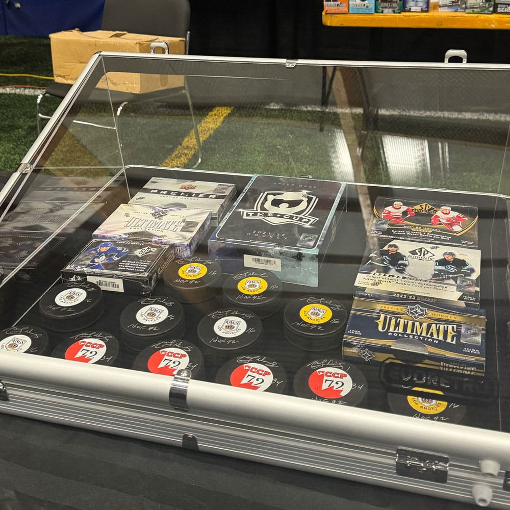 Evoretro - Trading Card Display Suitcase