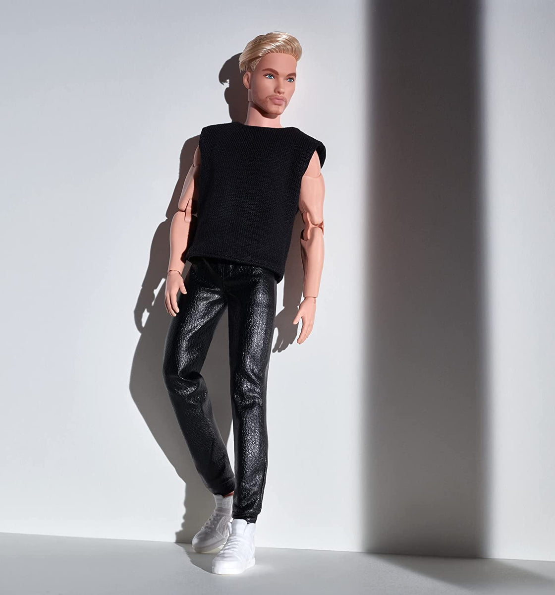 Barbie Signature Looks Ken Biondo – Legacy Distribution