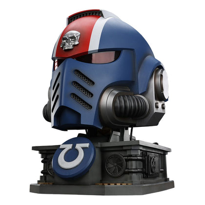 Joy Toy - Warhammer 40,000: Space Marine 2 - Replica Ultramarines Lieutenant Titus Helmet with Display Stand 44 cm